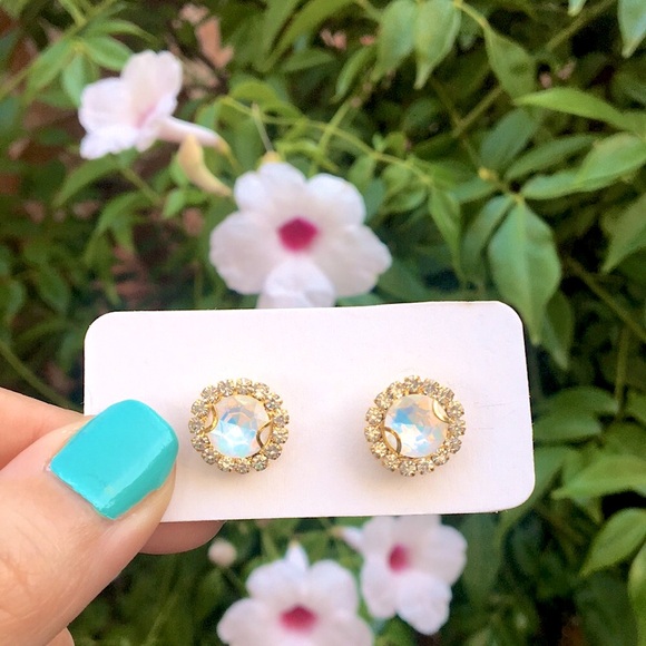 White Opal Aurora Borealis + Gold Crystal Halo Earrings - Picture 6 of 7